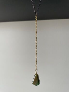Iridescent stone Y style necklace